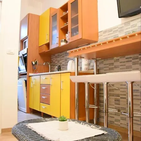 Sara Apartment *